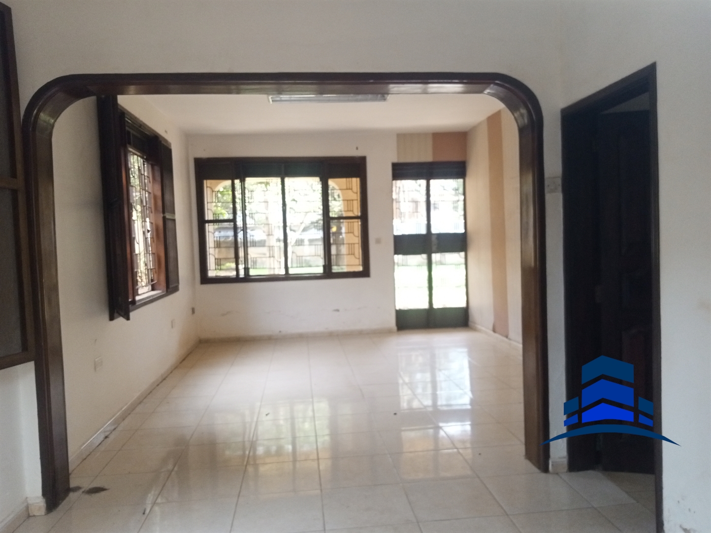 Storeyed house for rent in Bugoloobi Kampala