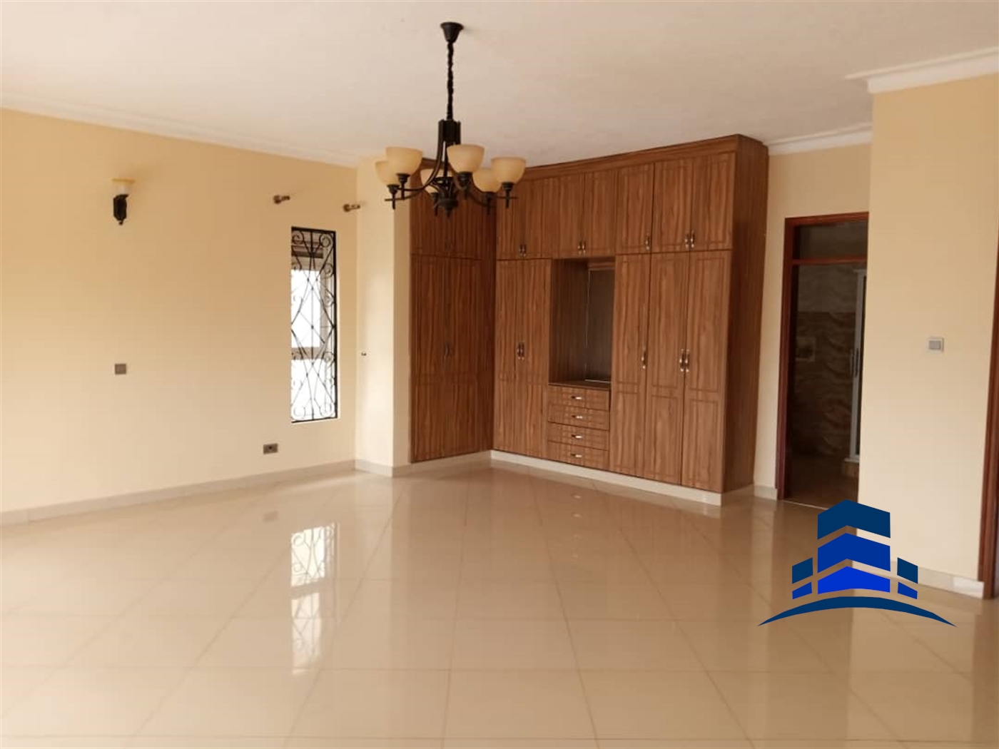 Mansion for sale in Kira Wakiso