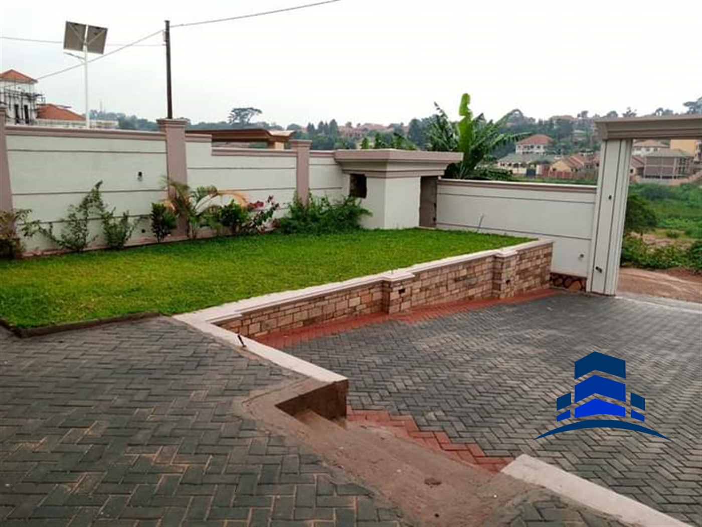 Villa for sale in Kira Wakiso