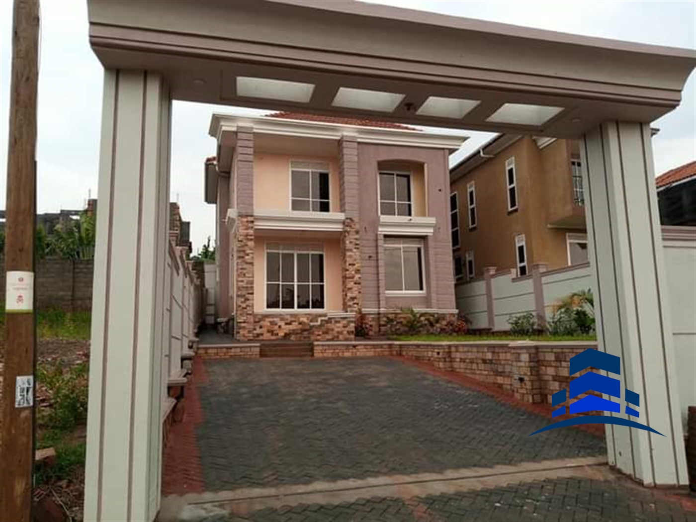 Villa for sale in Kira Wakiso