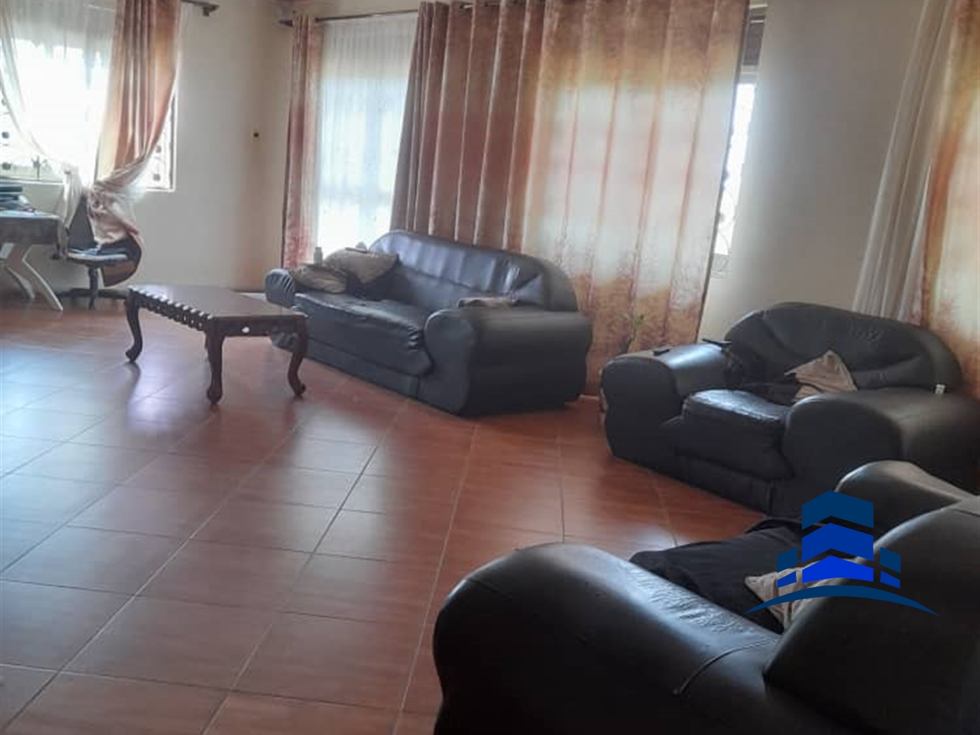 Villa for sale in Katabi Wakiso