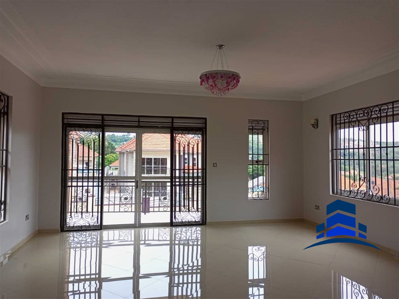 Mansion for sale in Kitende Wakiso