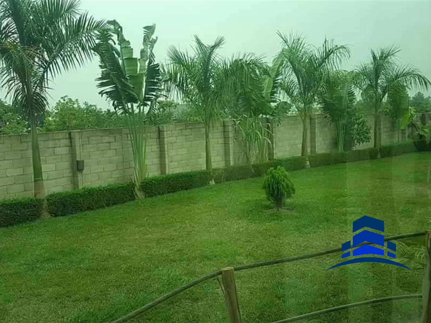 Mansion for sale in Kira Wakiso