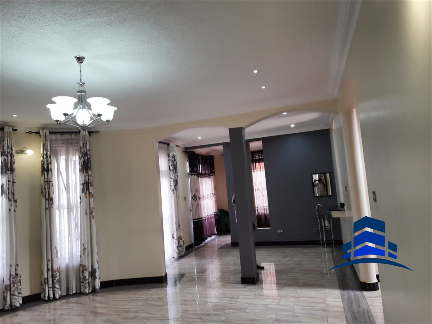 Villa for sale in Muyenga Kampala