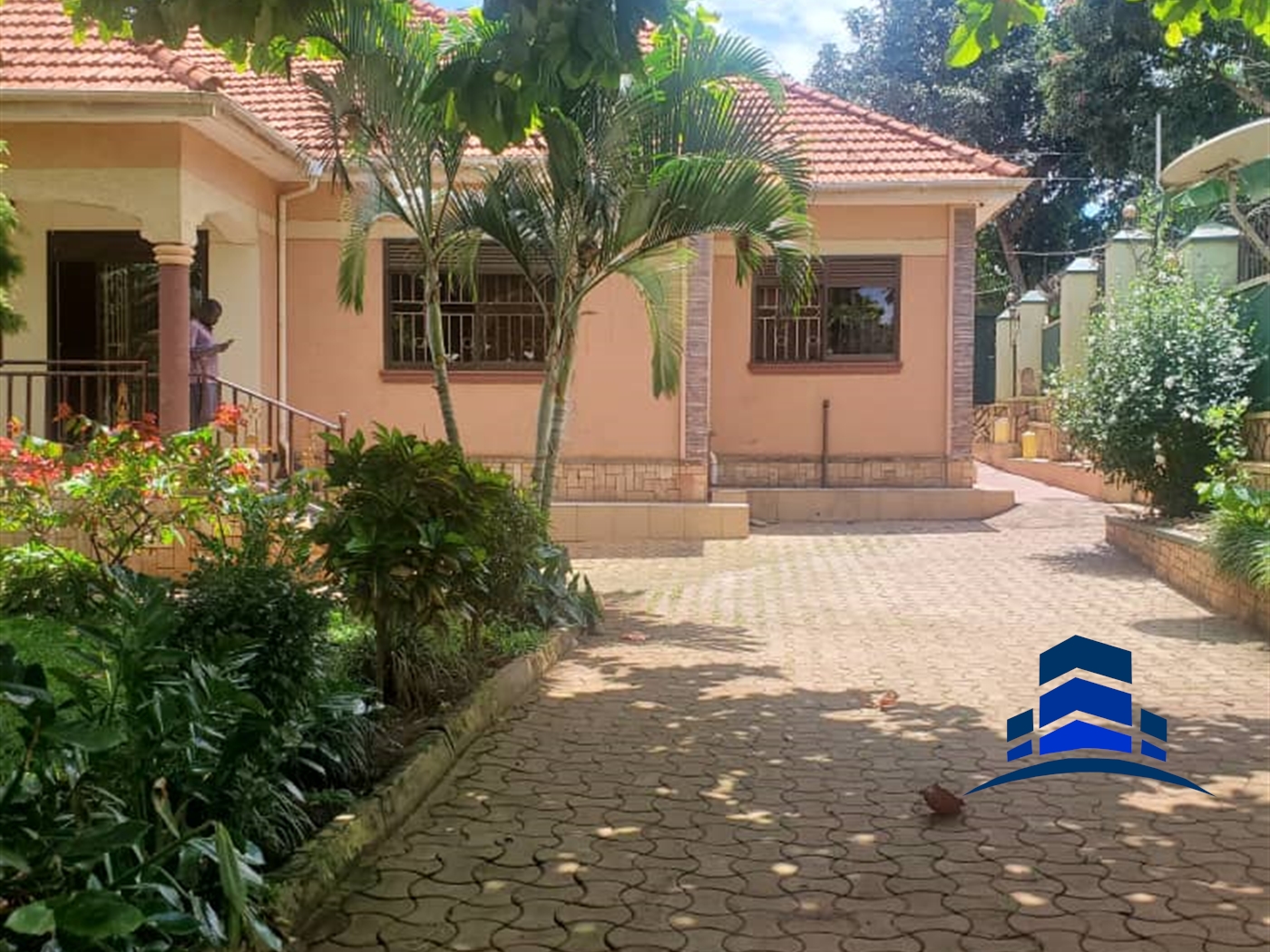 Storeyed house for sale in Munyonyo Kampala