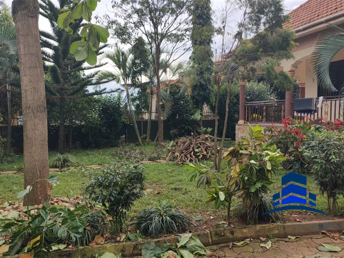 Storeyed house for sale in Munyonyo Kampala