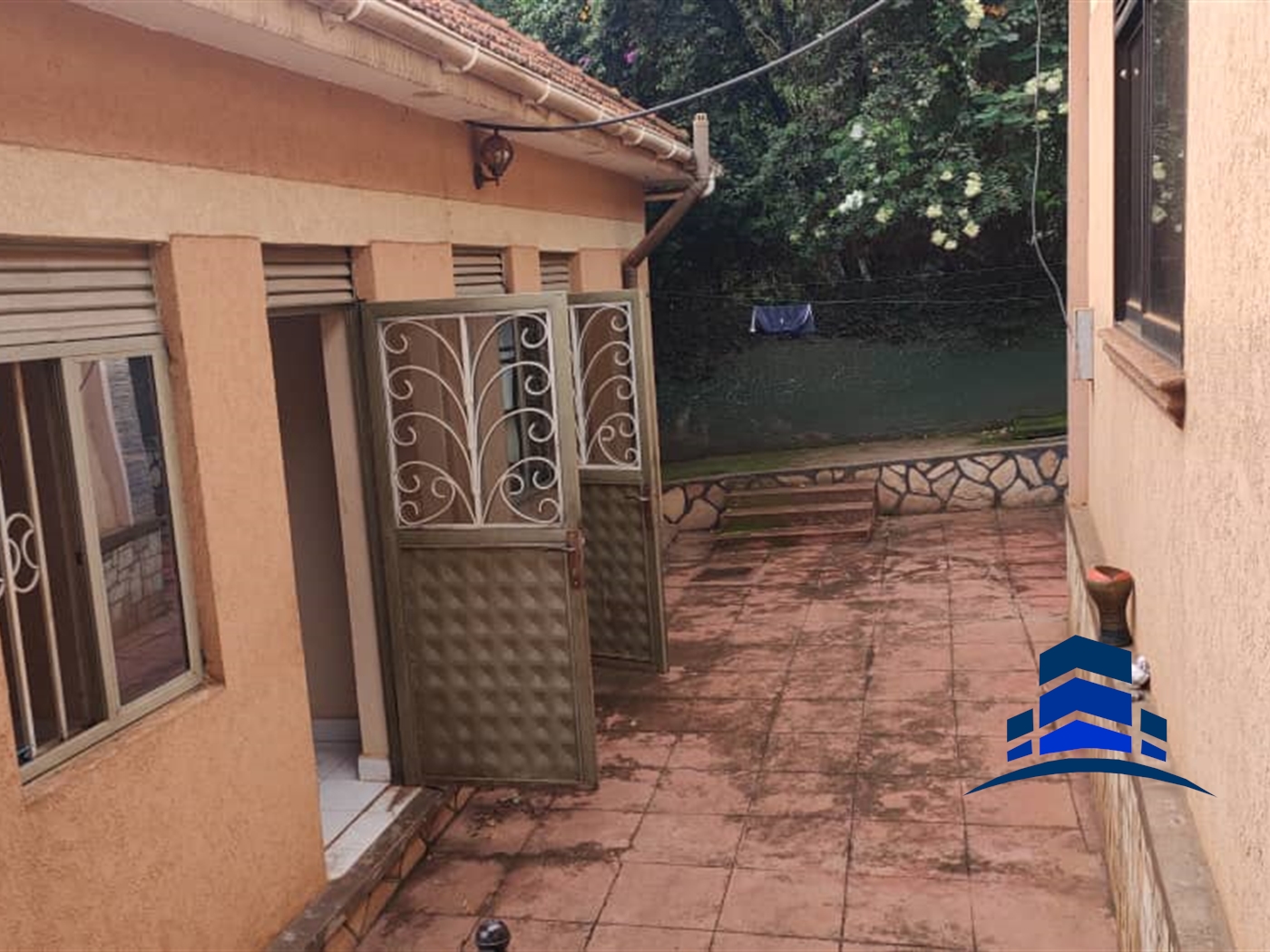 Storeyed house for sale in Munyonyo Kampala