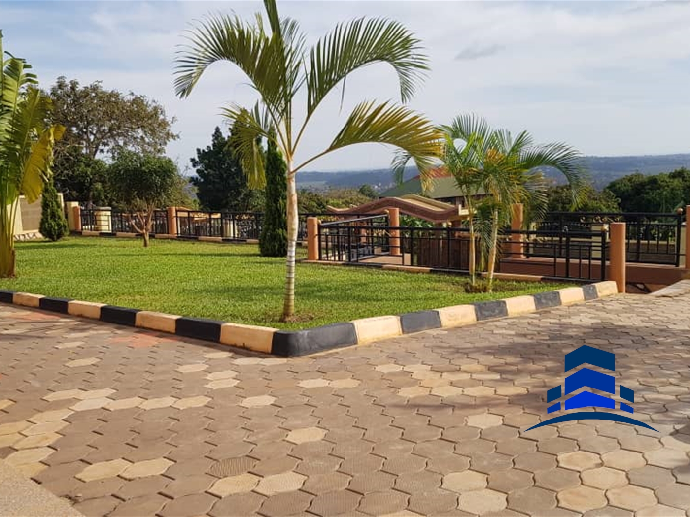 Mansion for sale in Bwebajja Wakiso