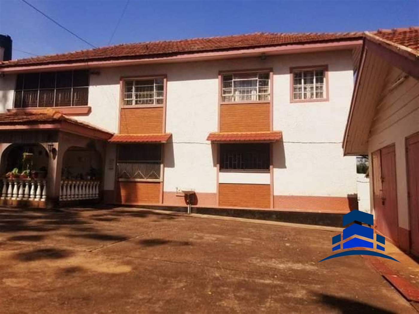 Villa for sale in Bugoloobi Kampala
