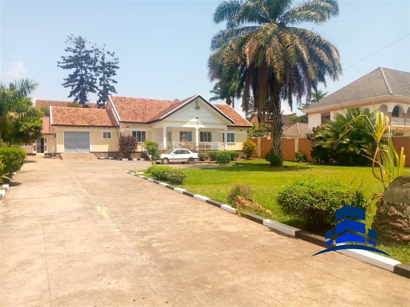 Bungalow for rent in Bugoloobi Kampala