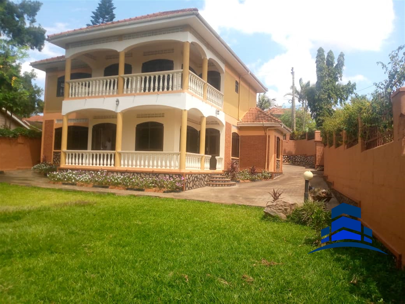 Villa for rent in Muyenga Kampala