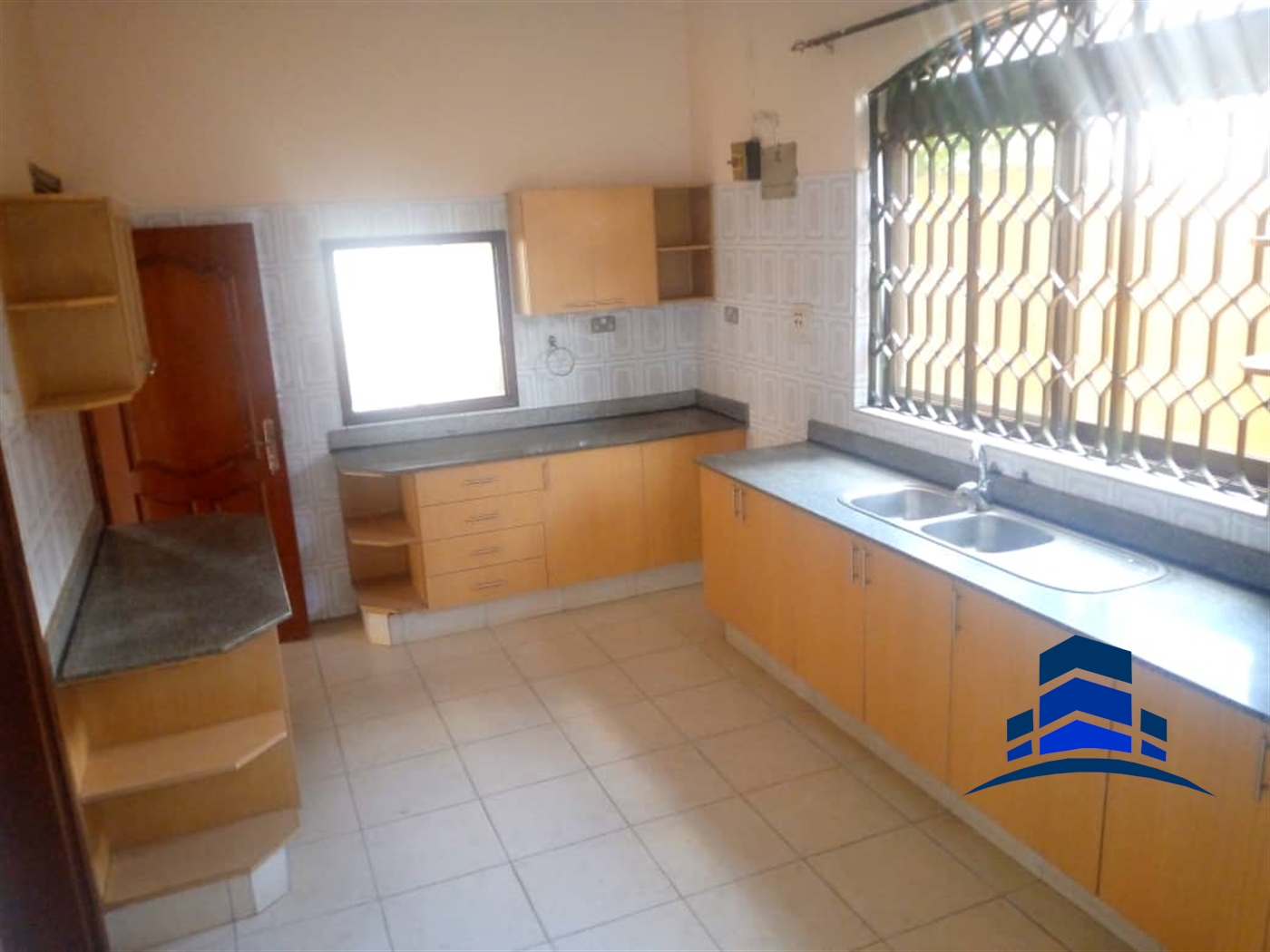 Villa for rent in Muyenga Kampala