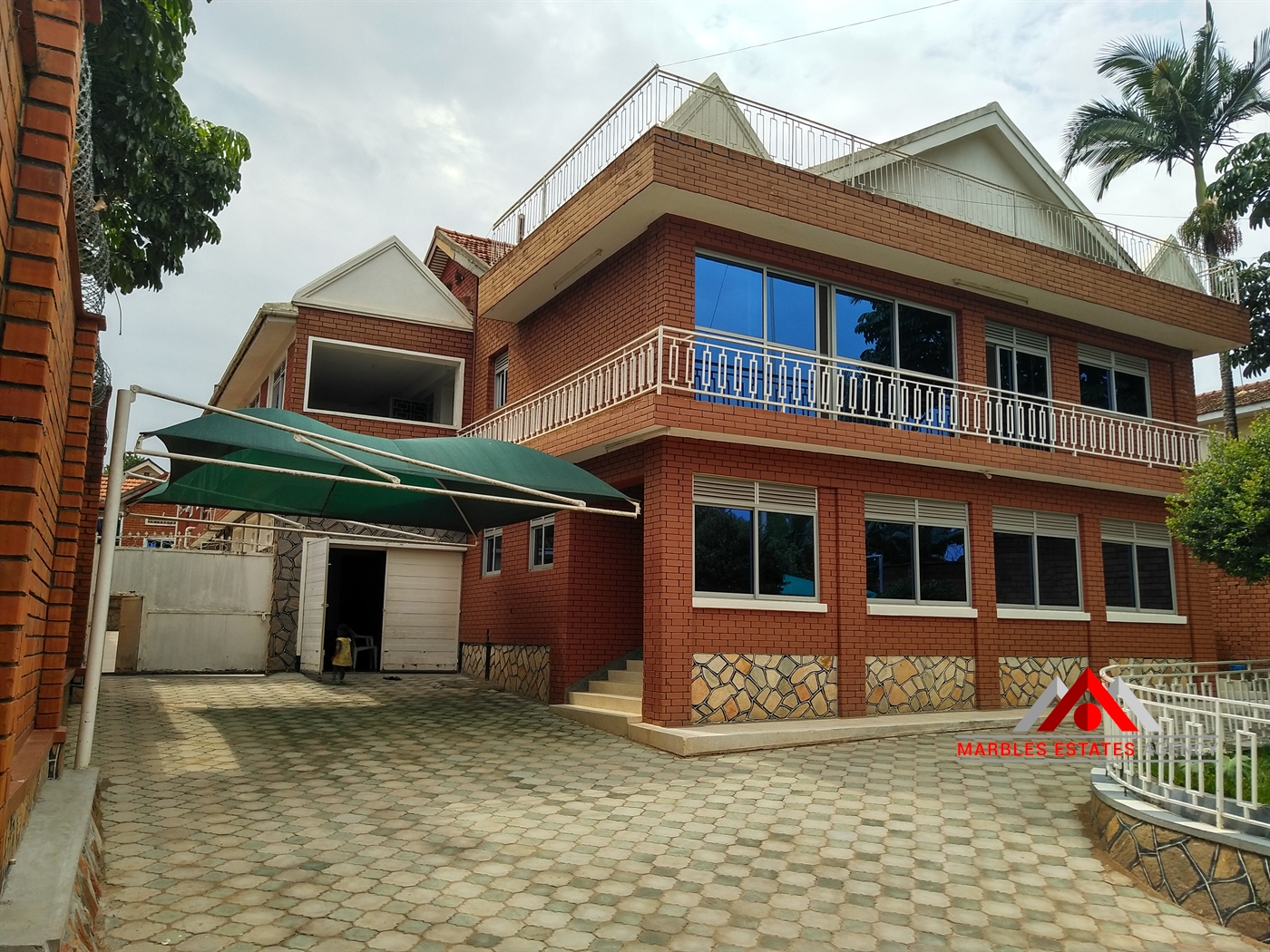 Mansion for rent in Bugoloobi Kampala