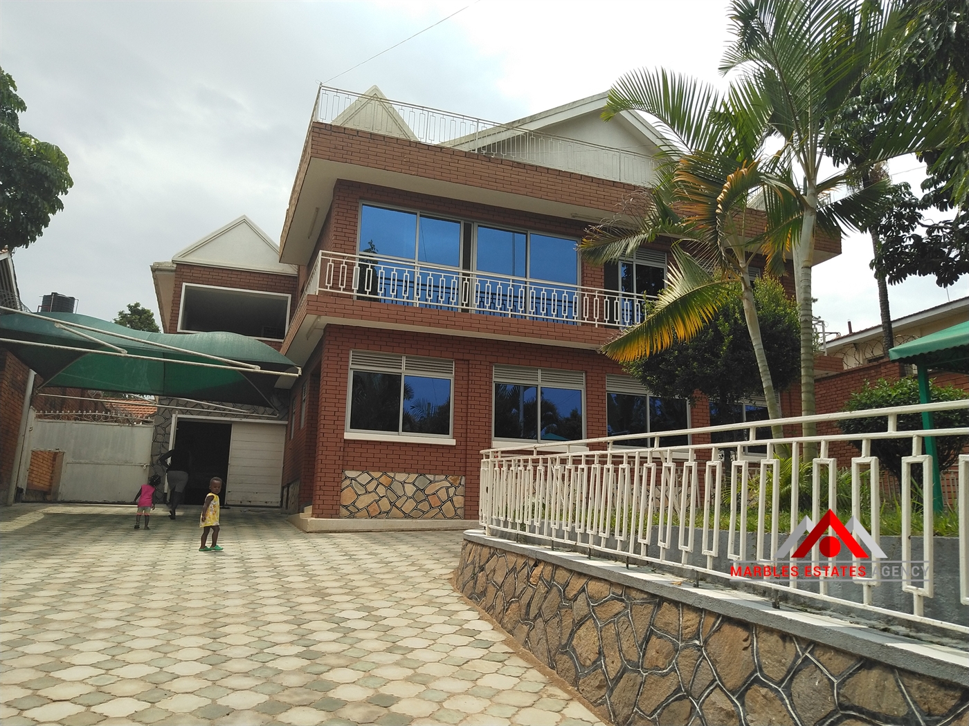 Mansion for rent in Bugoloobi Kampala