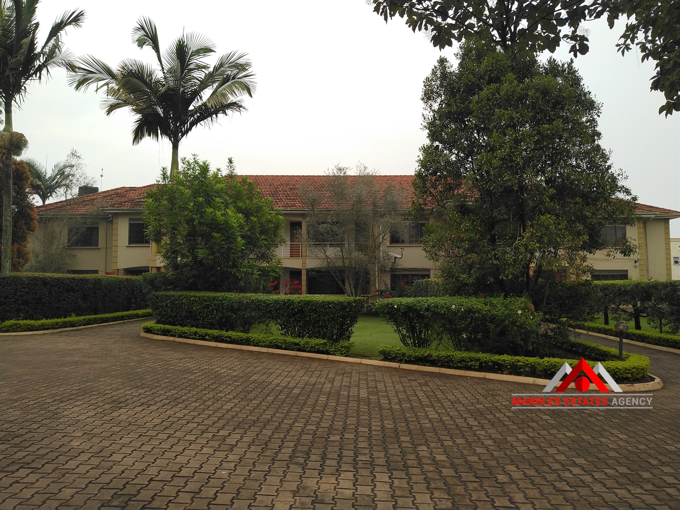 Storeyed house for rent in Bugoloobi Kampala