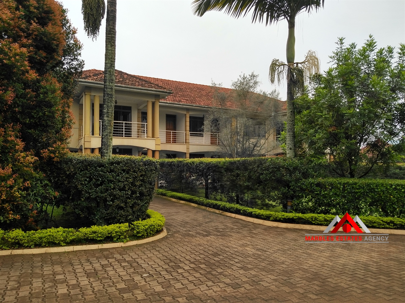 Storeyed house for rent in Bugoloobi Kampala