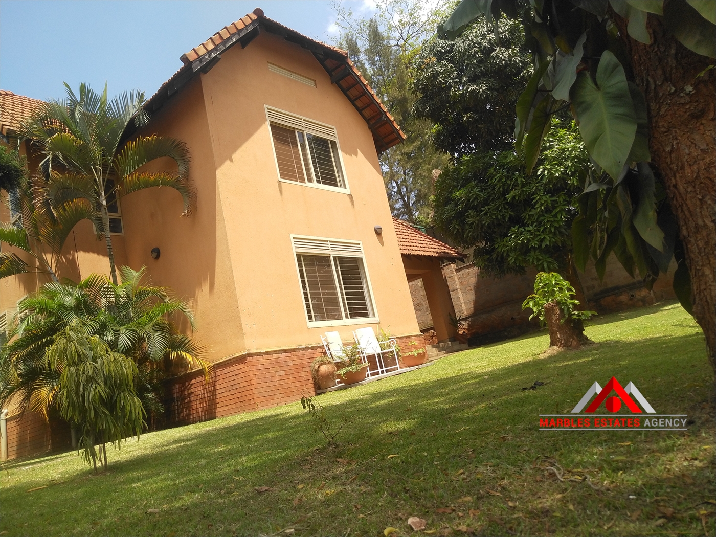 Duplex for rent in Bugoloobi Kampala