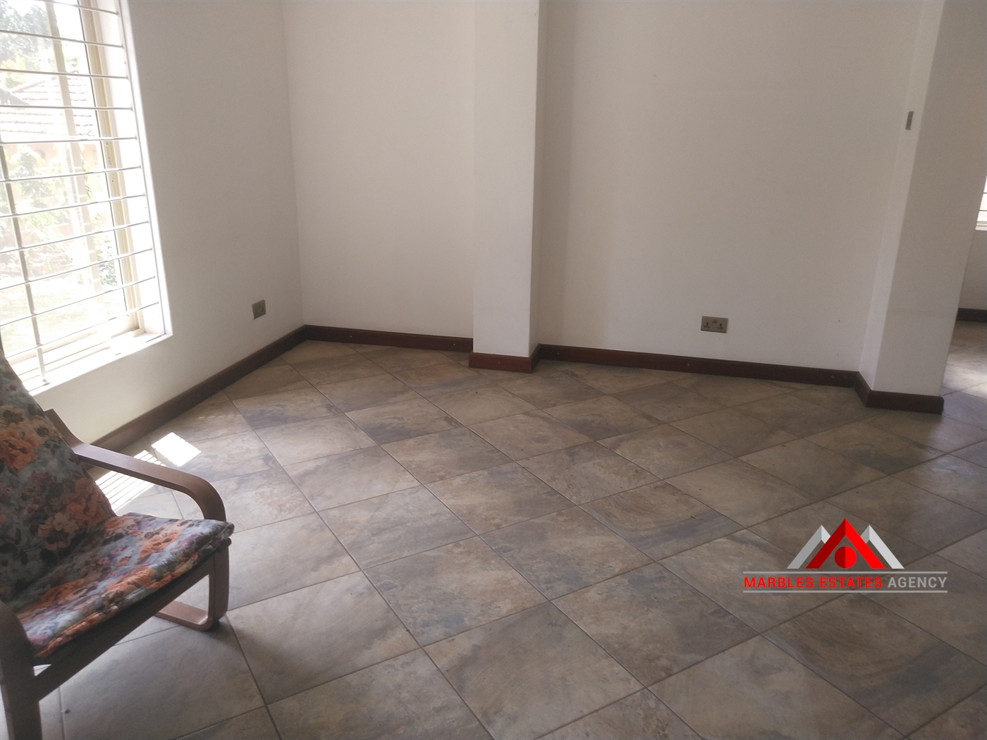 Duplex for rent in Bugoloobi Kampala