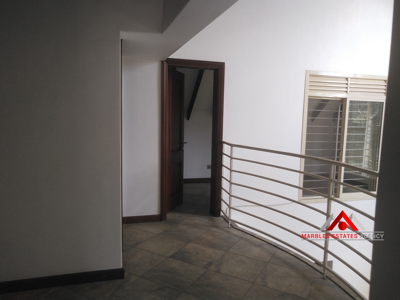 Duplex for rent in Bugoloobi Kampala