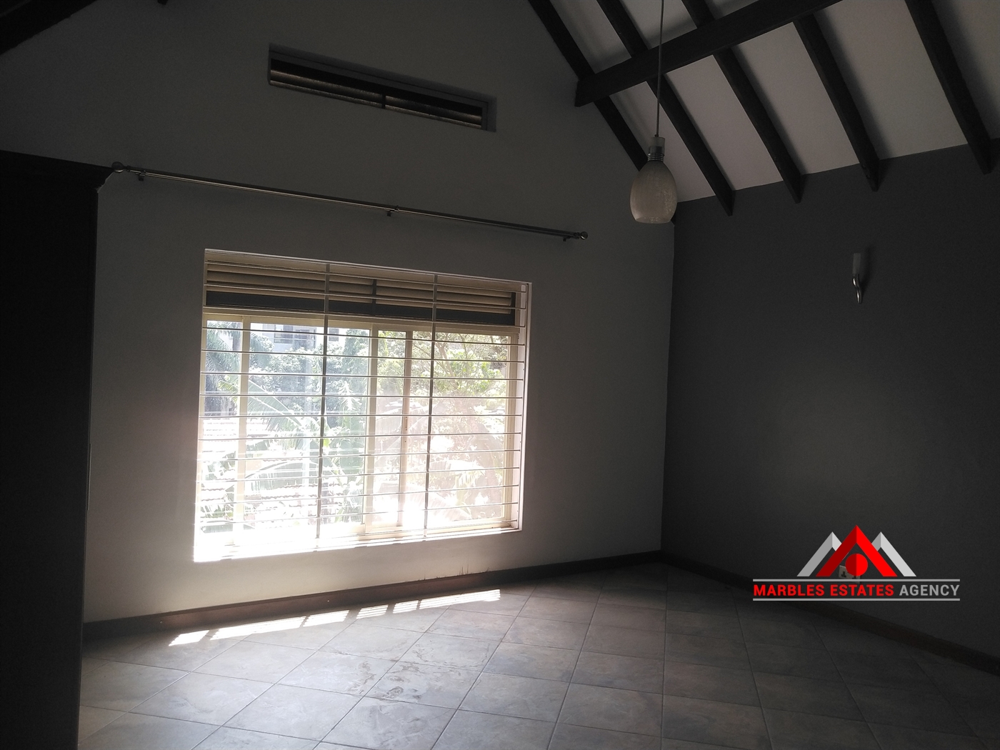 Duplex for rent in Bugoloobi Kampala