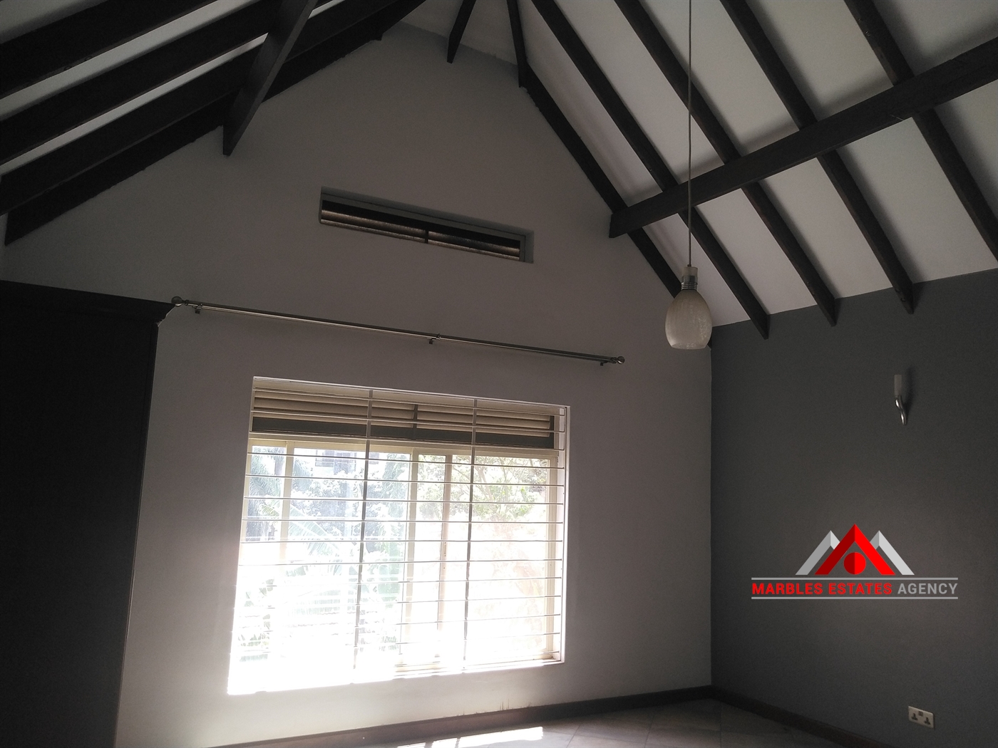 Duplex for rent in Bugoloobi Kampala