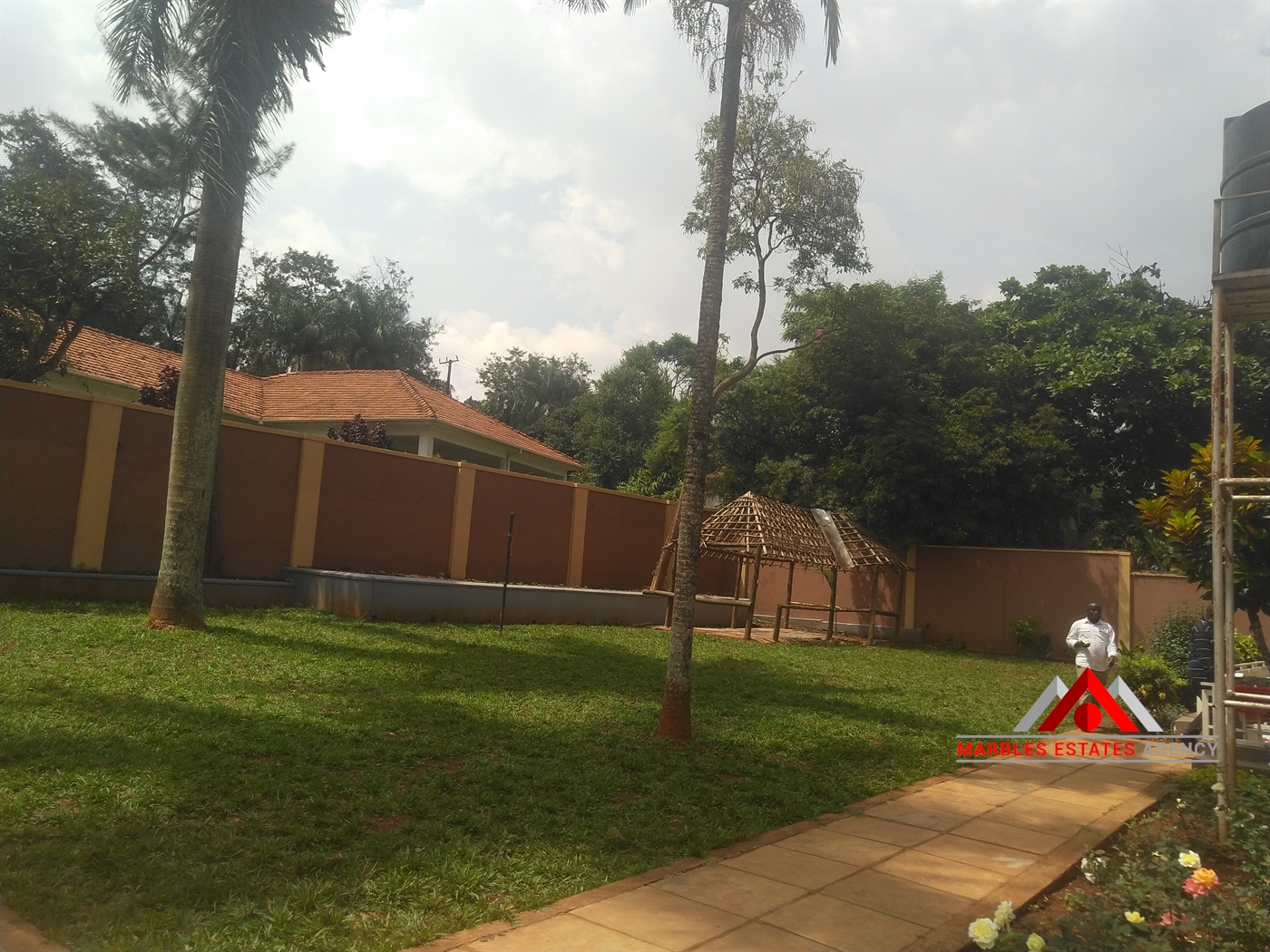 Bungalow for rent in Kololo Kampala