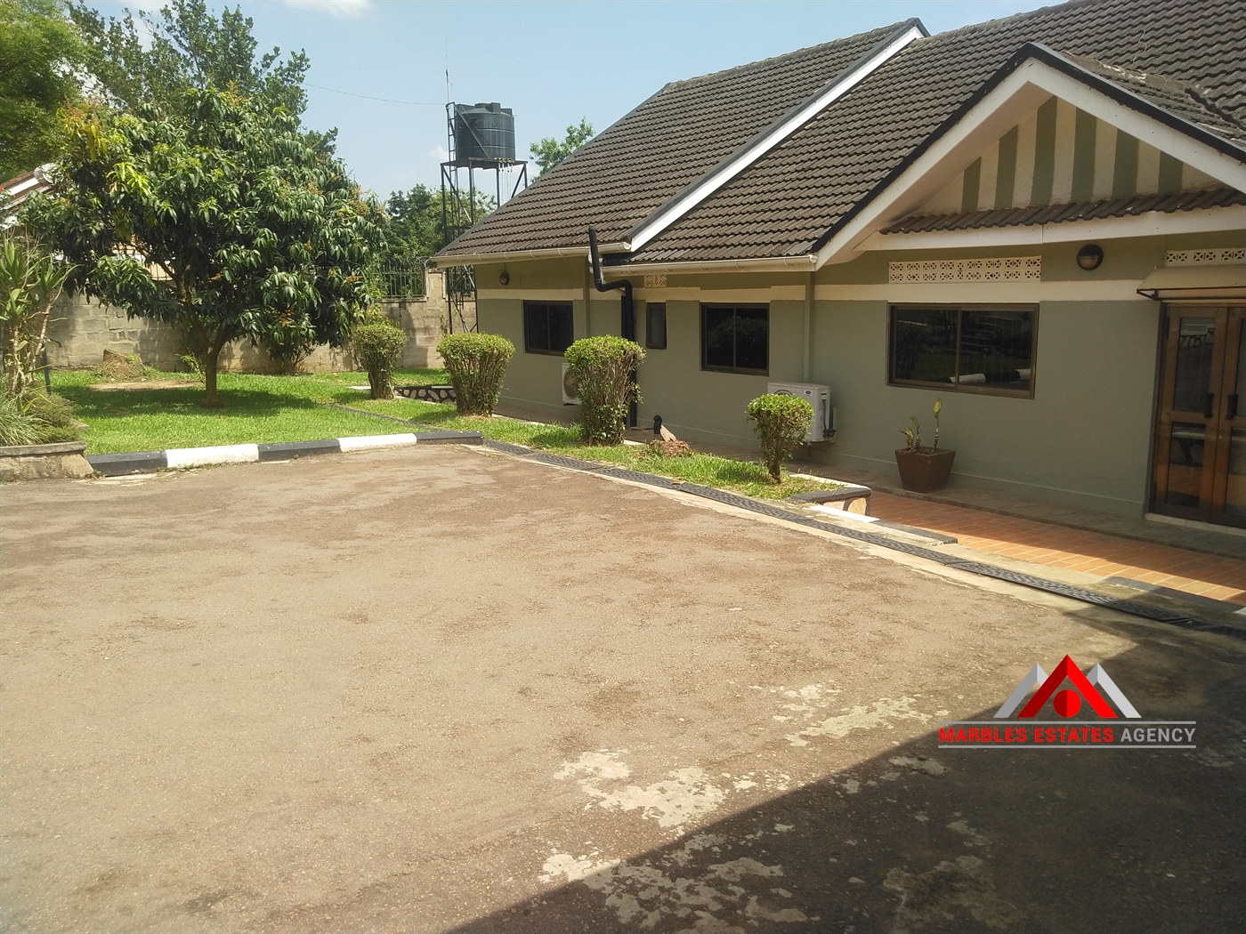 Bungalow for sale in Bugoloobi Kampala