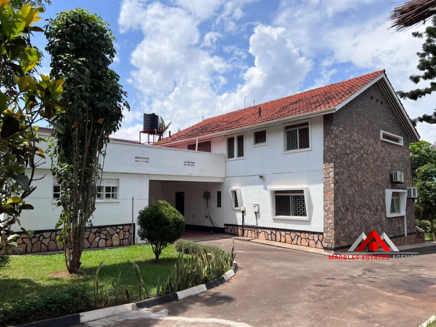 Storeyed house for rent in Bugoloobi Kampala