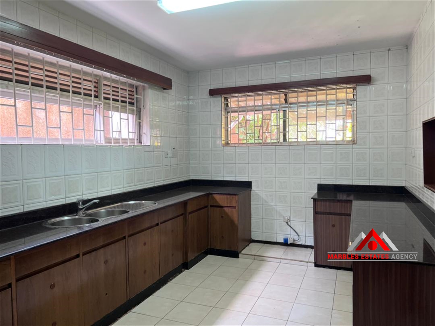 Storeyed house for rent in Bugoloobi Kampala