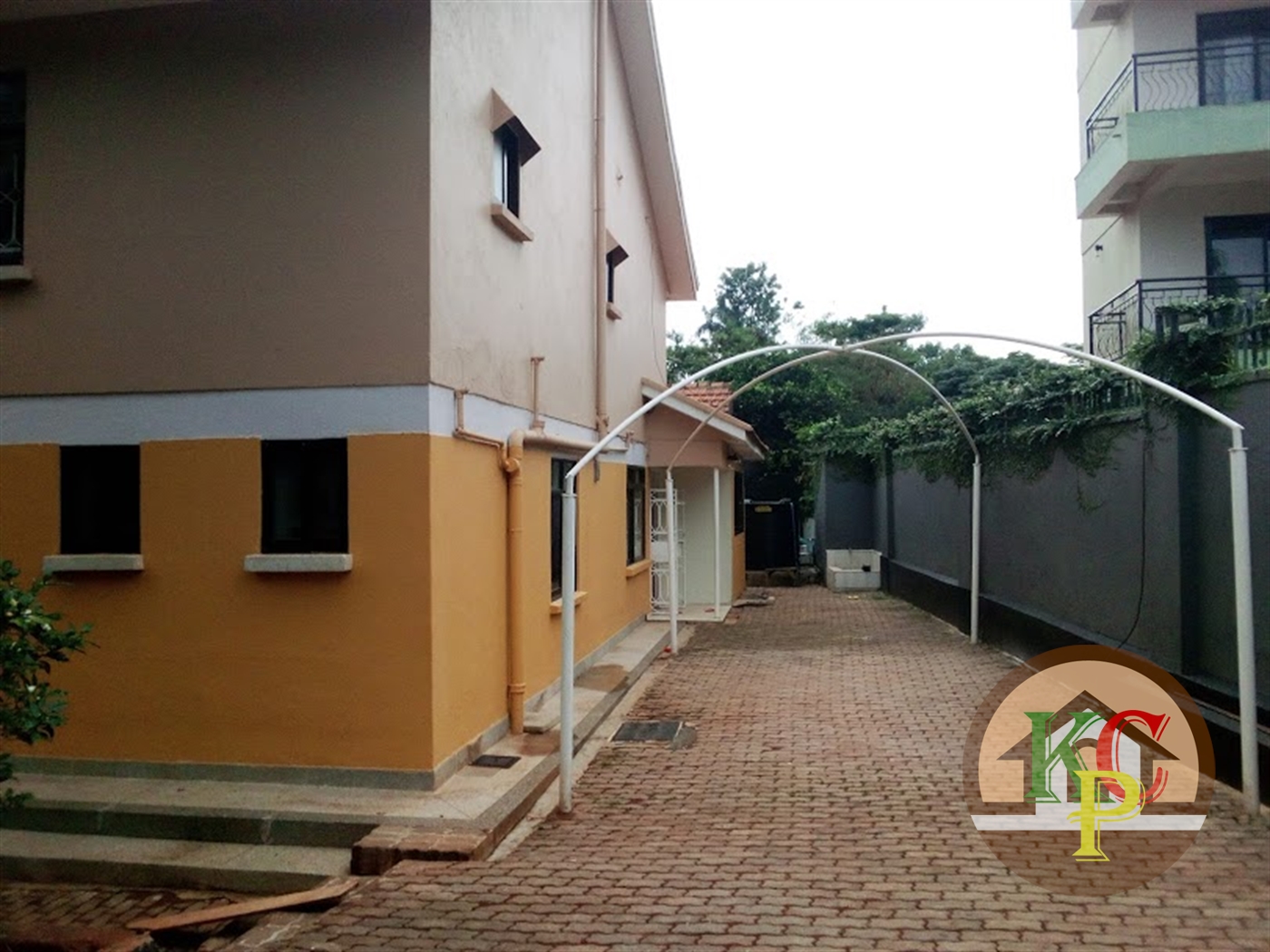 Mansion for rent in Bugoloobi Kampala