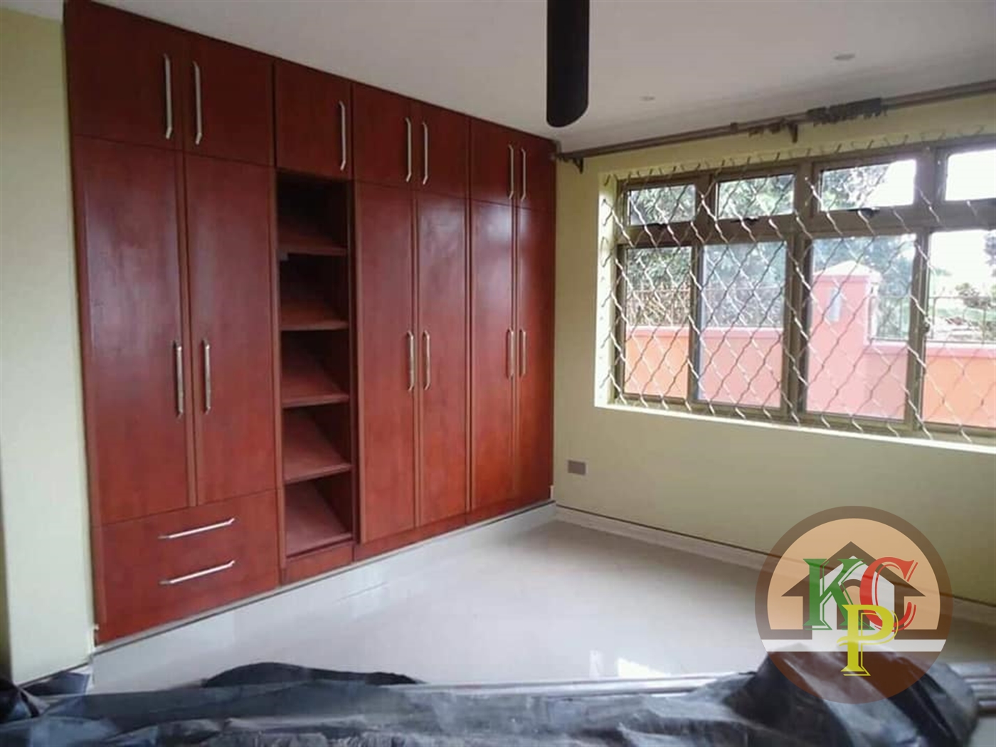 Mansion for rent in Kisaasi Kampala