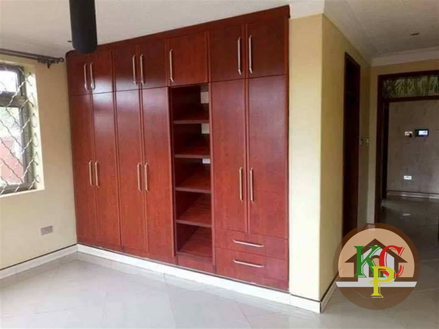 Mansion for rent in Kisaasi Kampala