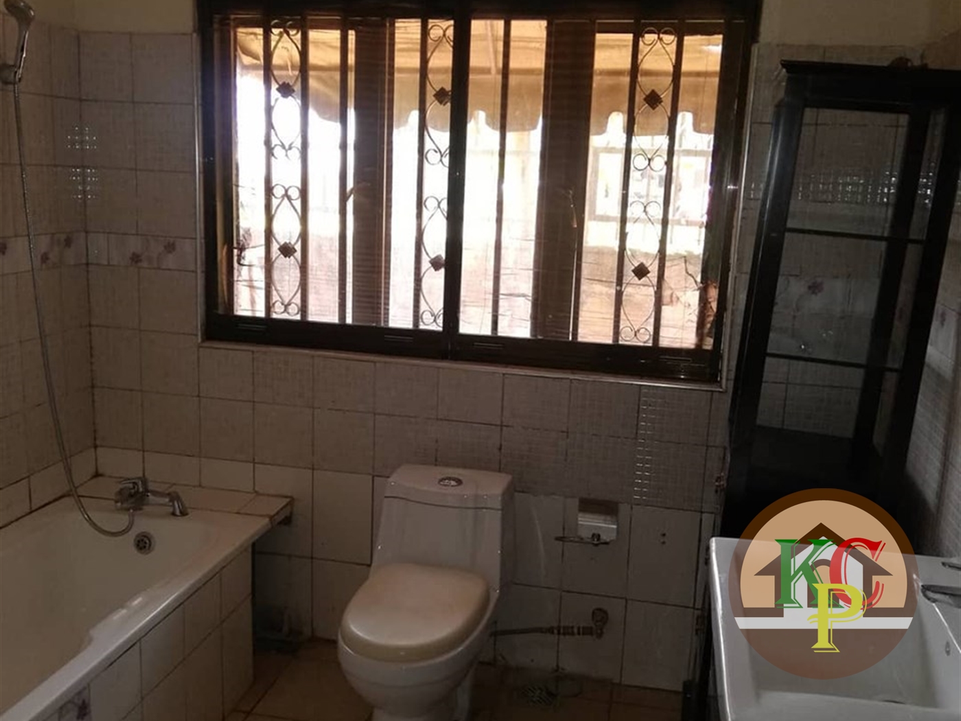 Mansion for rent in Bwebajja Wakiso