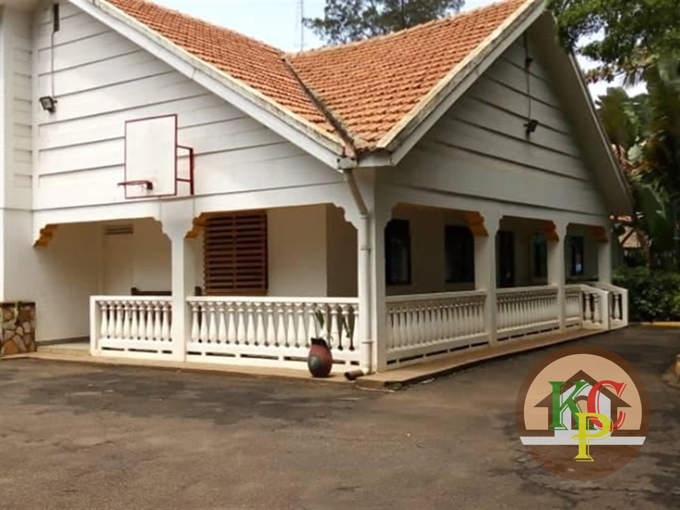 Bungalow for rent in Kololo Kampala