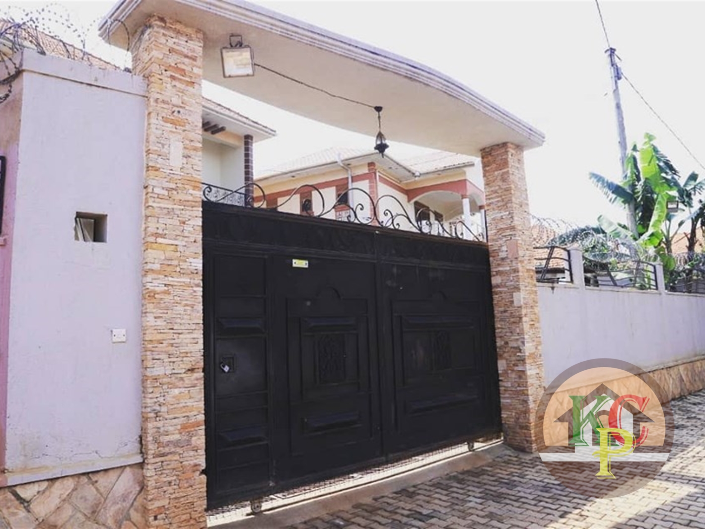 Mansion for sale in Kira Wakiso