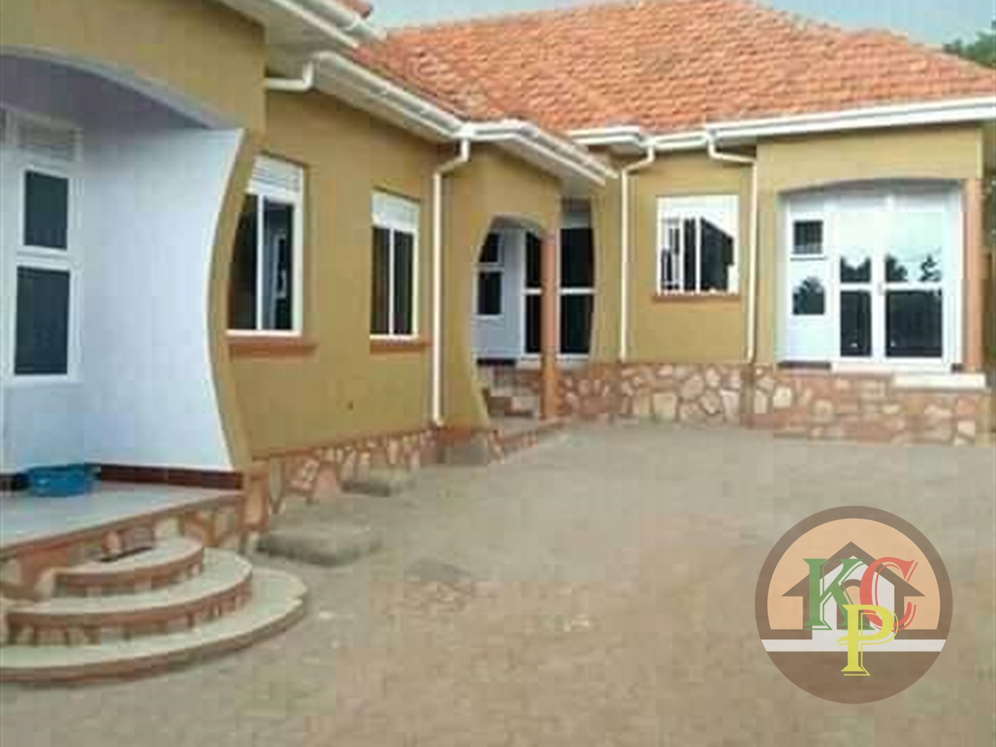 Semi Detached for rent in Mutungo Kampala