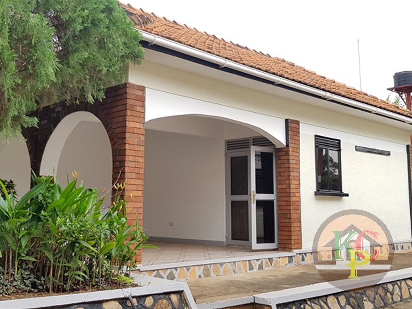 Bungalow for rent in Bugoloobi Kampala