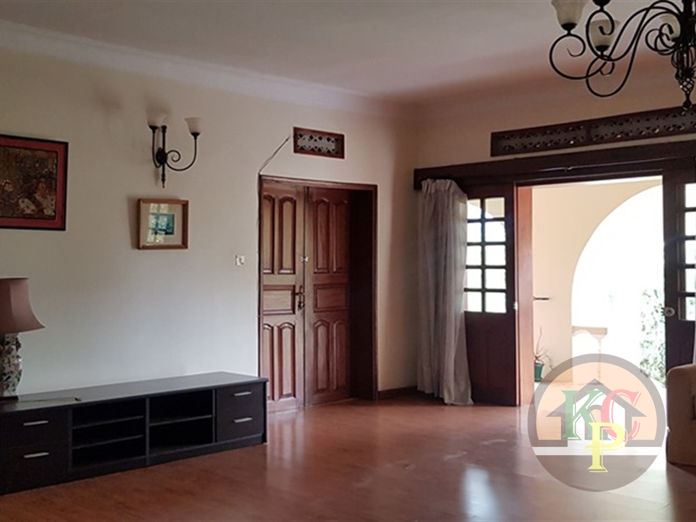 Bungalow for rent in Bugoloobi Kampala