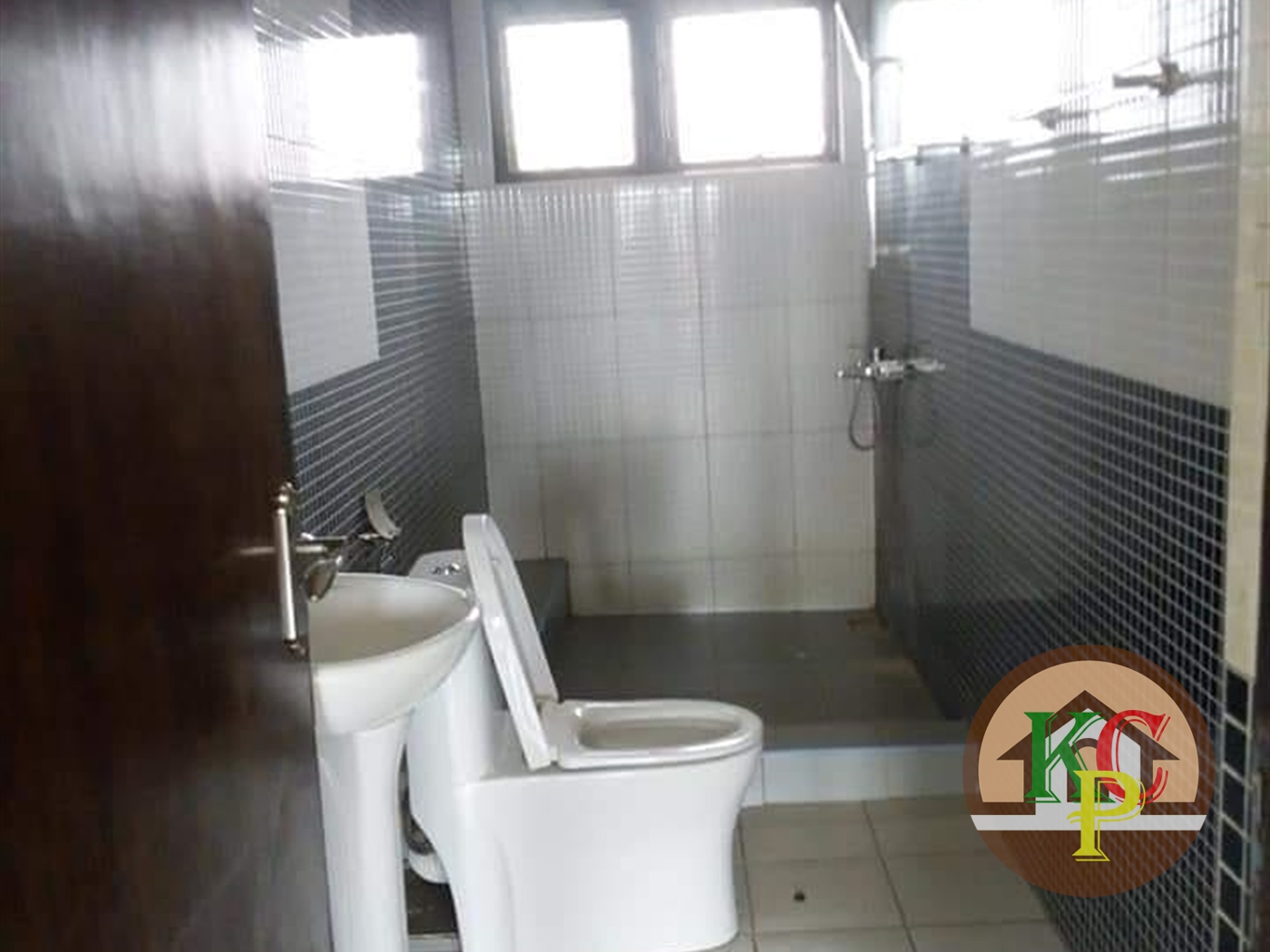 Duplex for rent in Bukoto Kampala