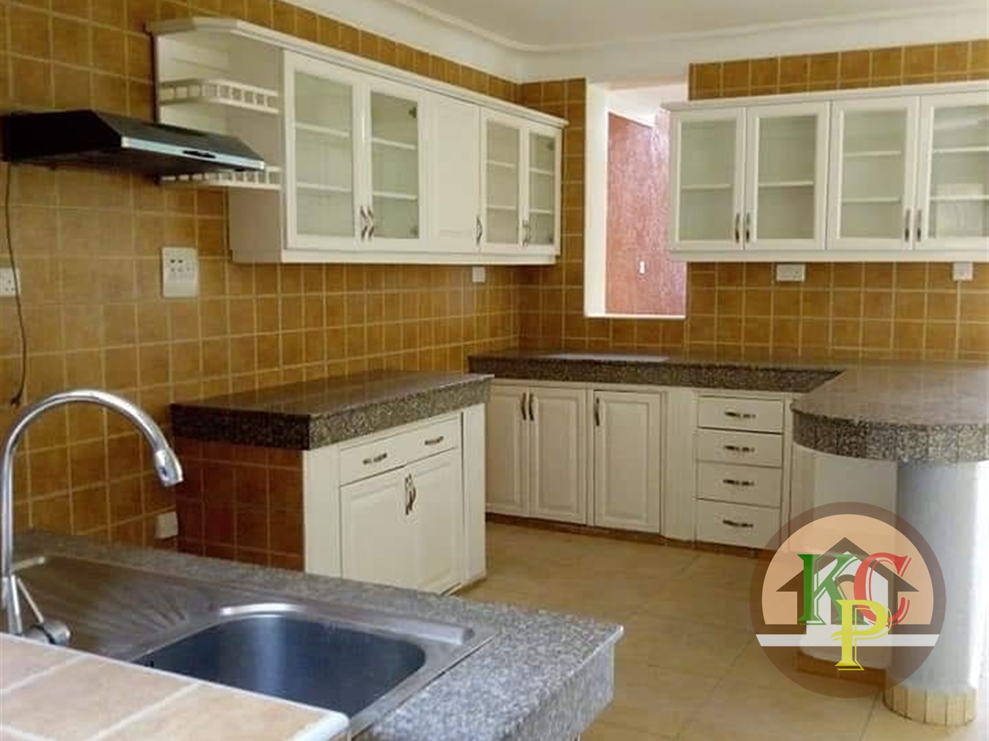 Duplex for rent in Bukoto Kampala