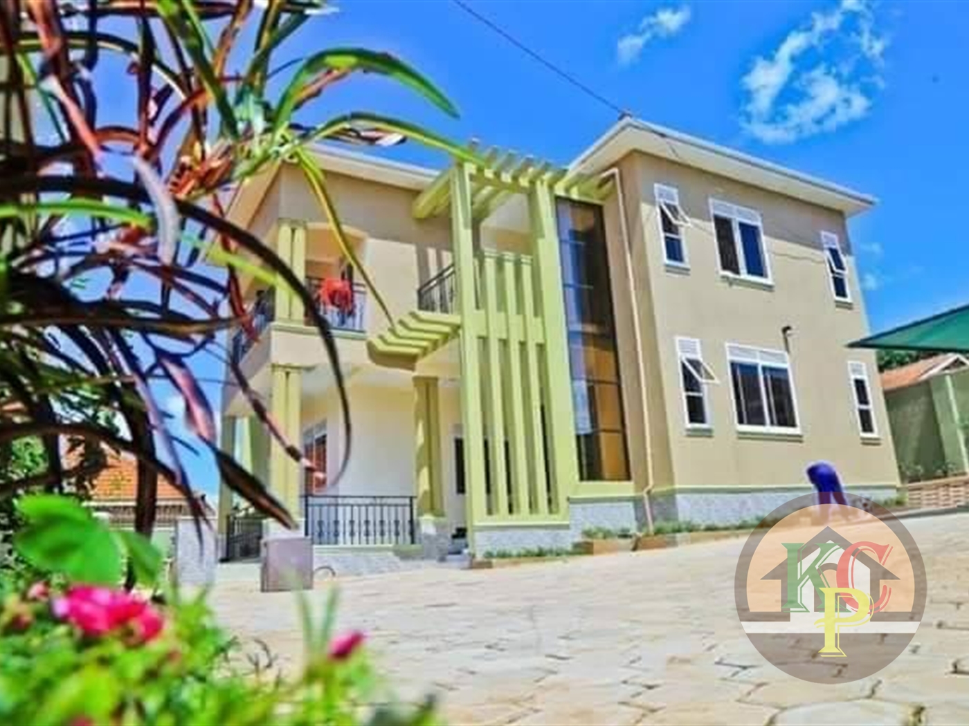 Mansion for sale in Kira Wakiso