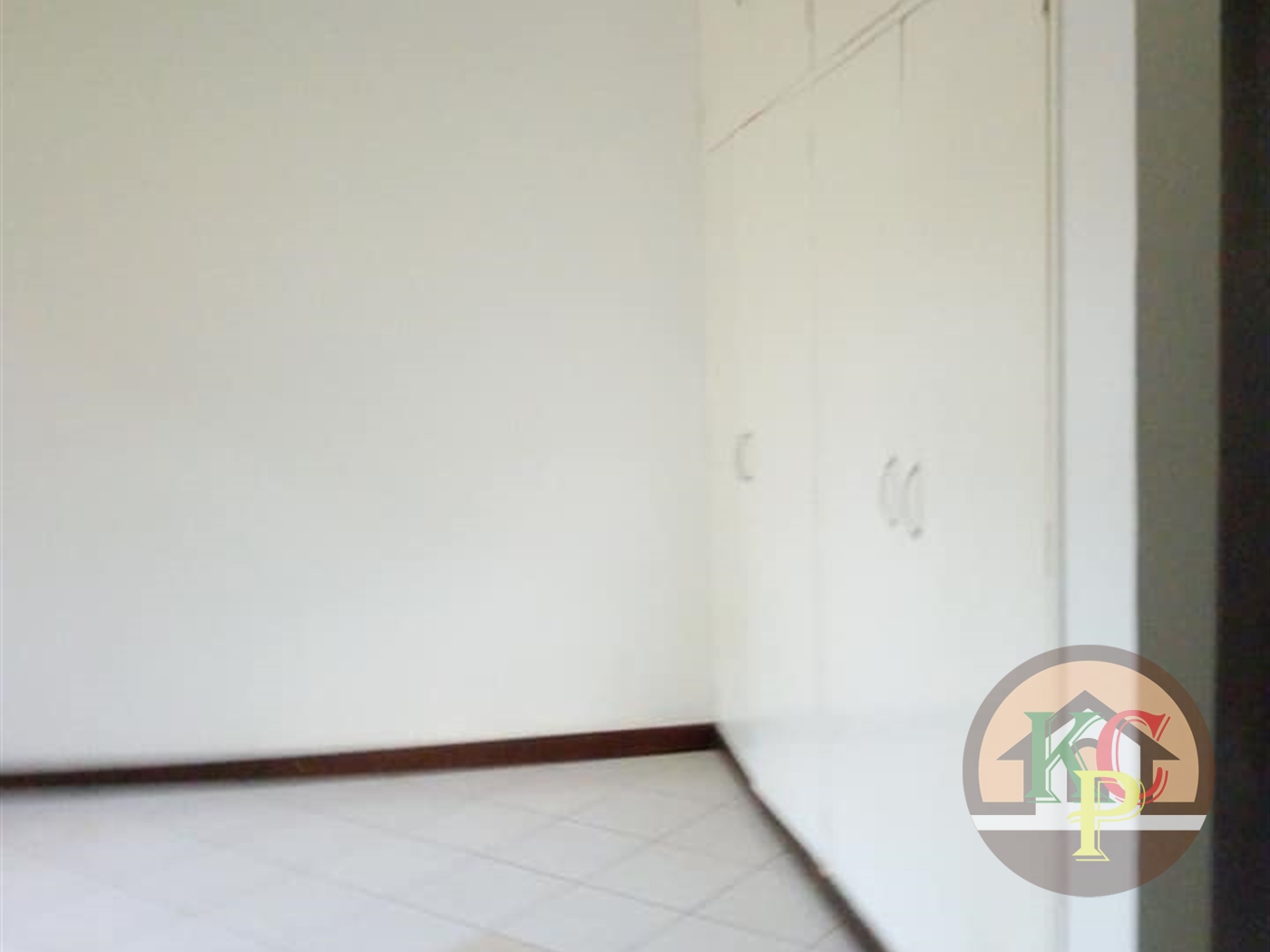 Bungalow for rent in Bugoloobi Kampala