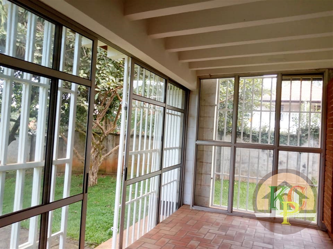 Bungalow for rent in Bugoloobi Kampala