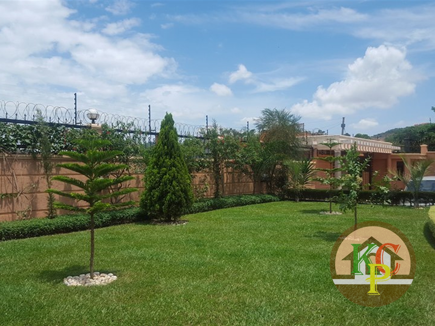 Mansion for rent in Lubowa Wakiso