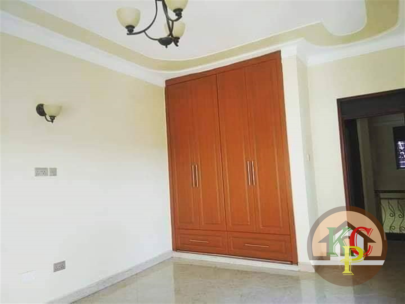 Mansion for sale in Kira Wakiso