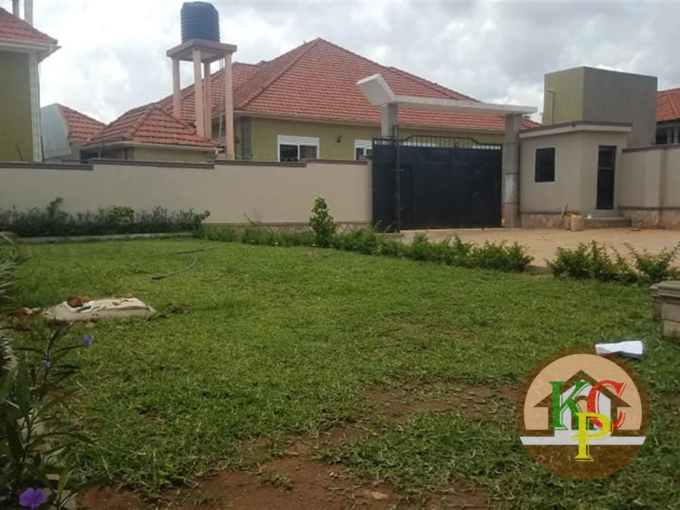 Mansion for sale in Kira Wakiso