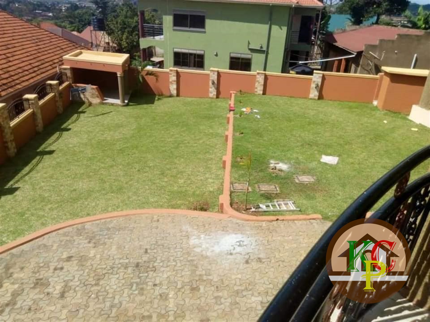 Mansion for sale in Kajjansi Wakiso