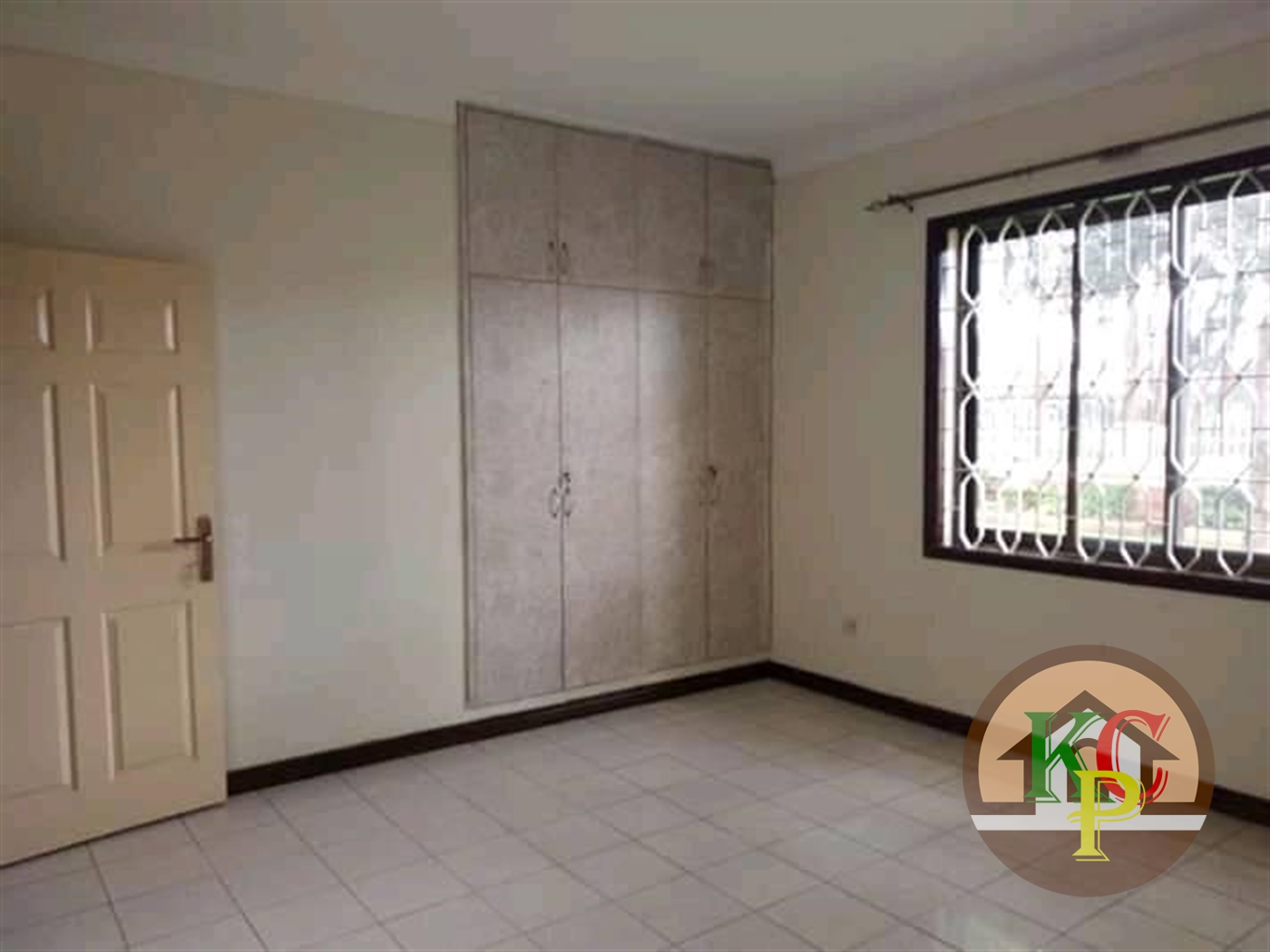 Bungalow for rent in Bugoloobi Kampala