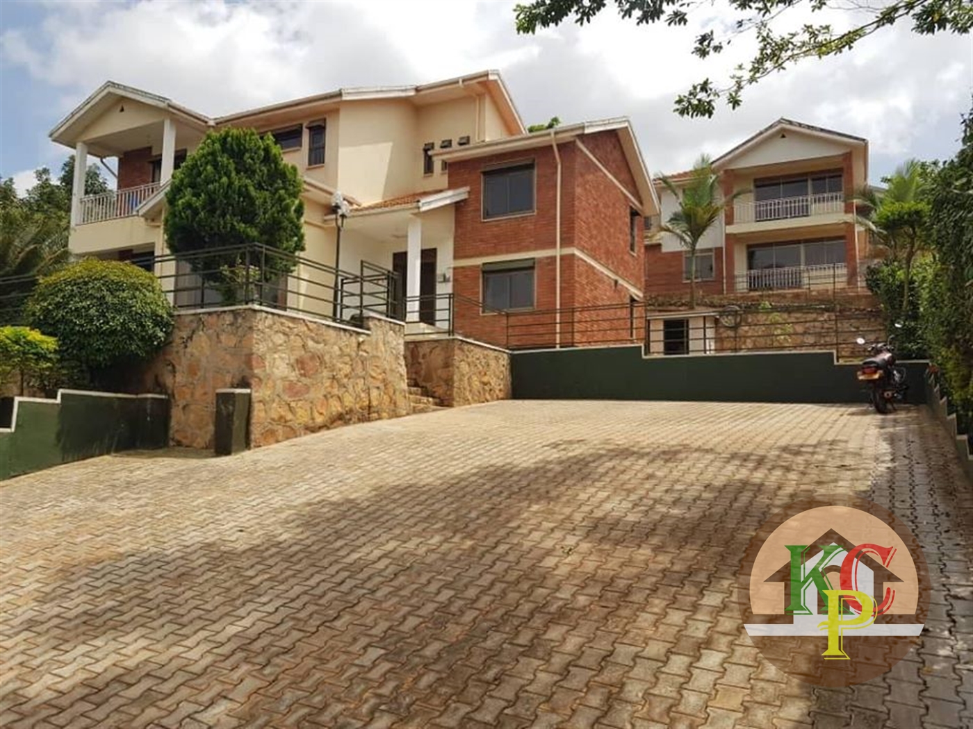 Mansion for rent in Kitende Wakiso