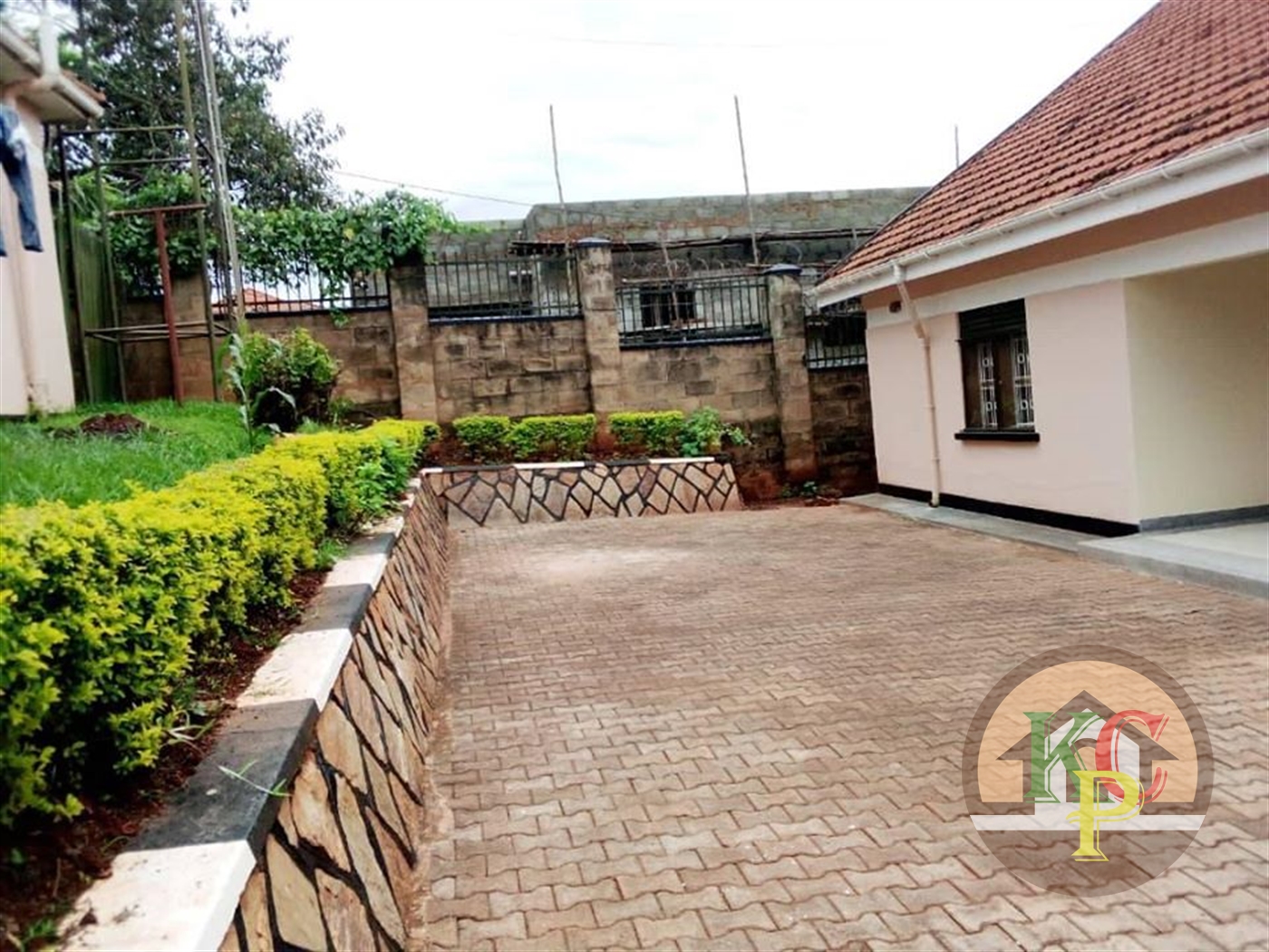 Bungalow for rent in Mbuya Kampala